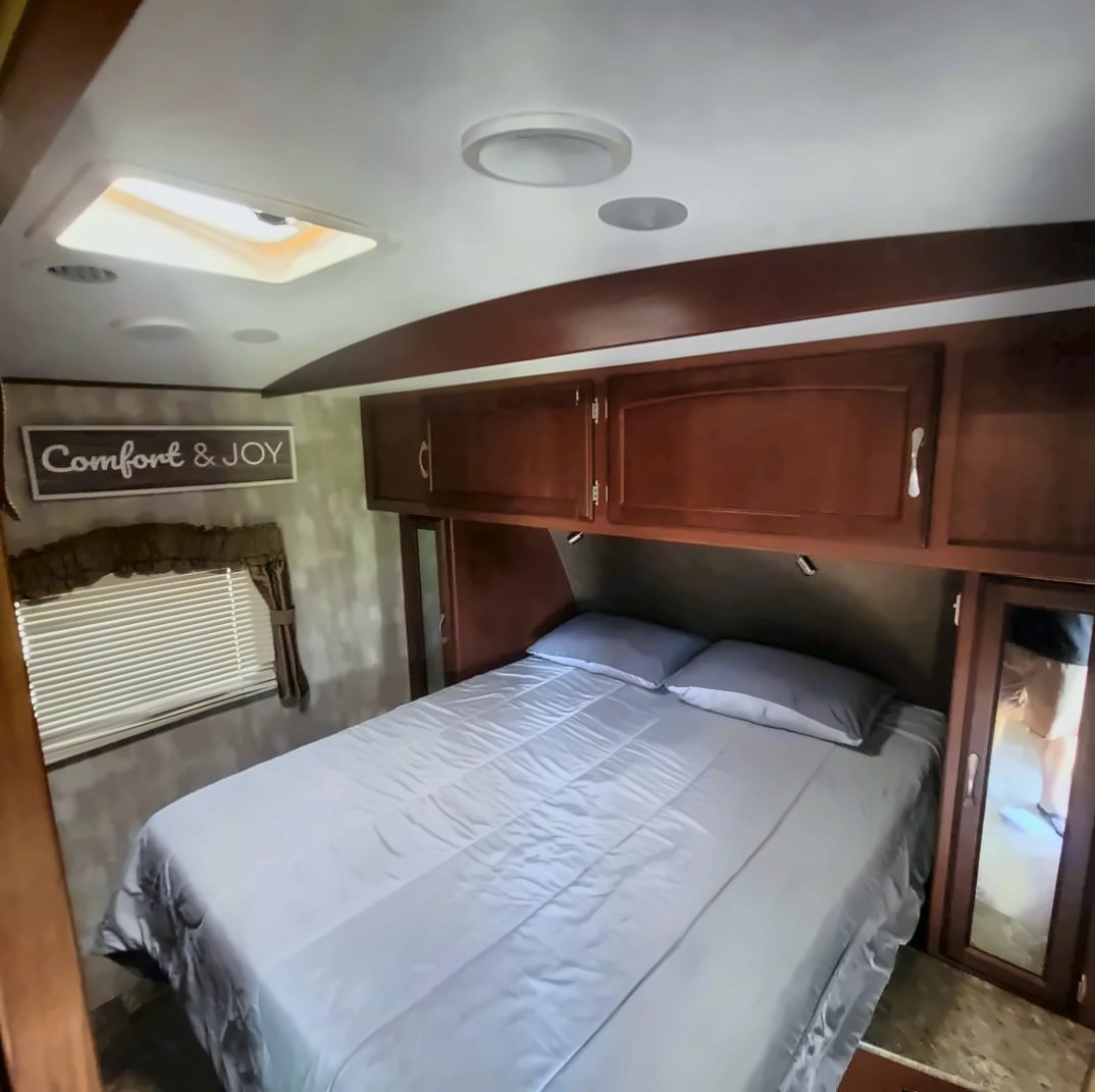 Front queen bedroom with Tempur-Pedic mattress